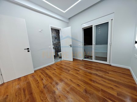 Durres, shitet apartament 2+1+Ballkon Kati 4, 73 m² 160.000 € (Bulevardi kryesor,Durres)