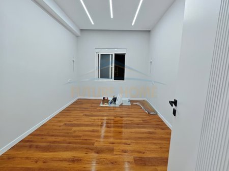 Durres, shitet apartament 2+1+Ballkon Kati 4, 73 m² 160.000 € (Bulevardi kryesor,Durres)