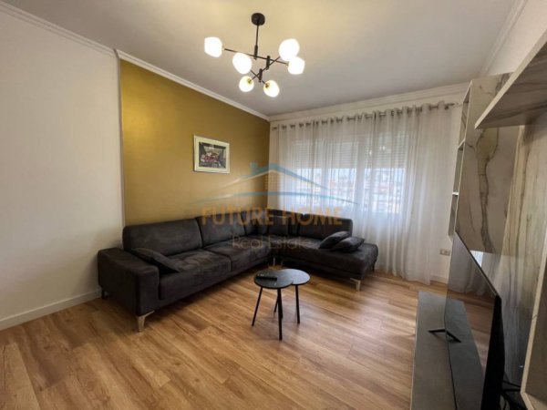 Tirane, jepet me qera apartament 2+1 Kati 8, 98 m² 1.100 € 