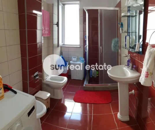 Shkoder, jepet me qera apartament 2+1+Ballkon Kati 4, 108 m² 450 € (QENDER)