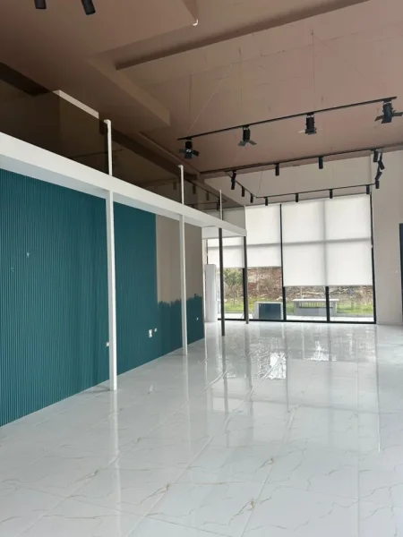 Tirane, jepet me qera lokal , 120 m² 1.200 € (don bosko)