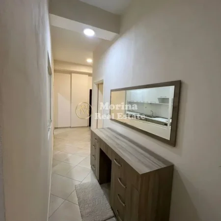 Tirane, jepet me qera apartament 1+1 Kati 1, 65 m² 400 € (Fresku)