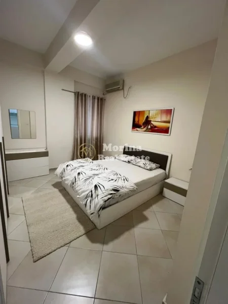 Tirane, jepet me qera apartament 1+1 Kati 1, 65 m² 400 € (Fresku)