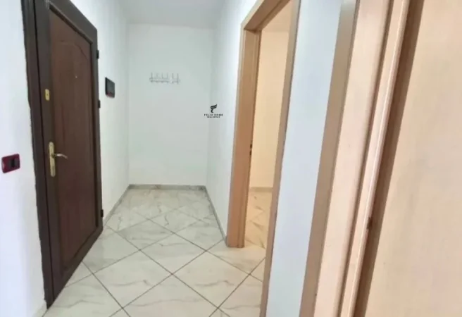 Tirane, jepet me qera apartament 3+1 Kati 2, 90 m² 500 € (5 MAJI)