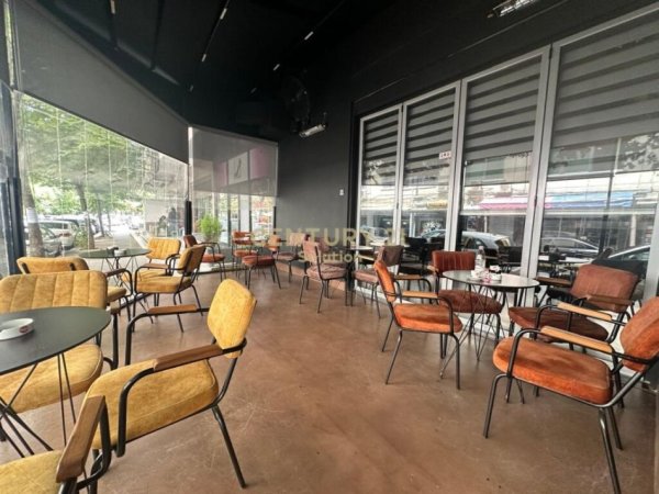 Tirane, jepet me qera ambjent biznesi , 174 m² 2.000 € 