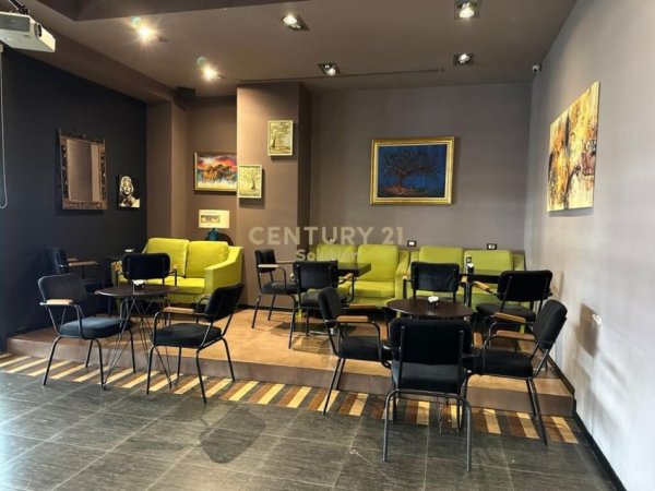 Tirane, jepet me qera ambjent biznesi , 174 m² 2.000 € 