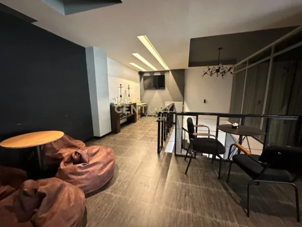 Tirane, jepet me qera ambjent biznesi , 174 m² 2.000 € 