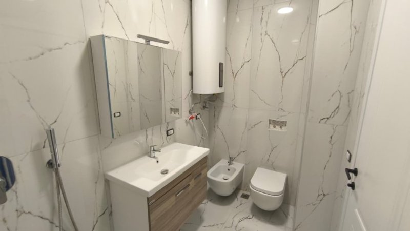 Tirane, jepet me qera apartament 2+1 Kati 7, 100 m² 650 € (Fusha Aviacionit)