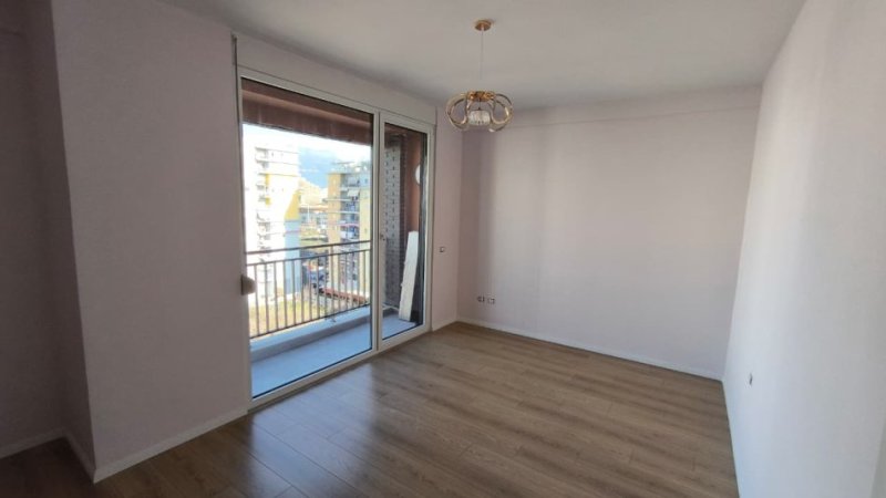 Tirane, jepet me qera apartament 2+1 Kati 7, 100 m² 650 € (Fusha Aviacionit)