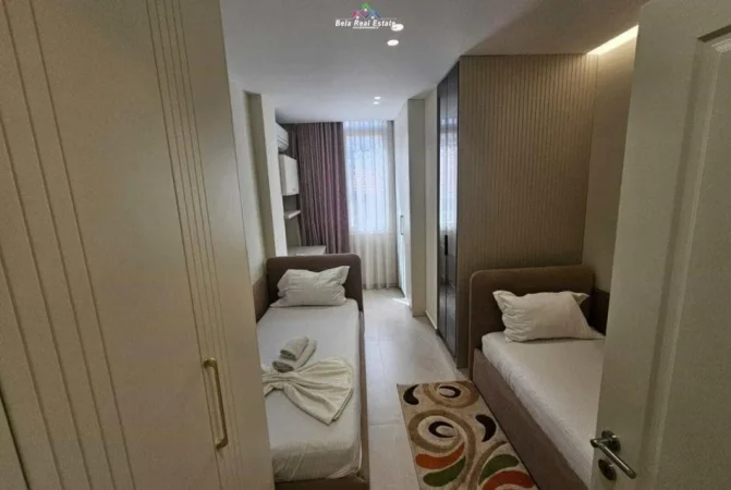 Tirane, jepet me qera 2+1+Ballkon Kati 3, 110 m² 1.300 € (Rruga e Kavajes)