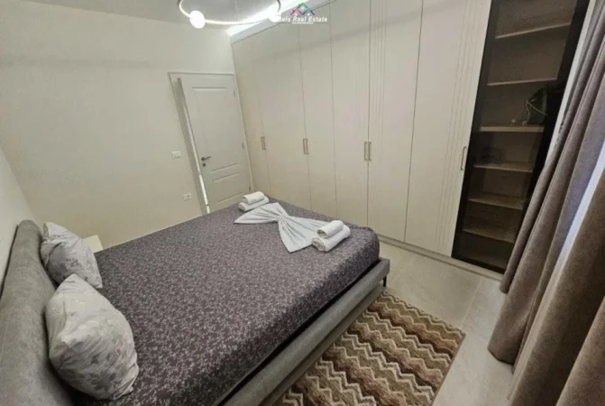 Tirane, jepet me qera 2+1+Ballkon Kati 3, 110 m² 1.300 € (Rruga e Kavajes)