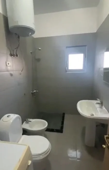 Tirane, jepet me qera apartament 1+1+Ballkon Kati 2, 56 m² 400 € (Liqeni i Thate)