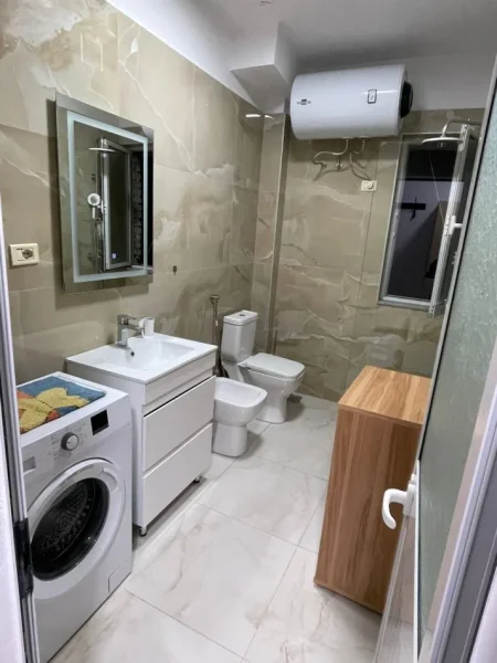Tirane, jepet me qera apartament 3+1+Ballkon Kati 3, 500 € (Kopshti Botanik)