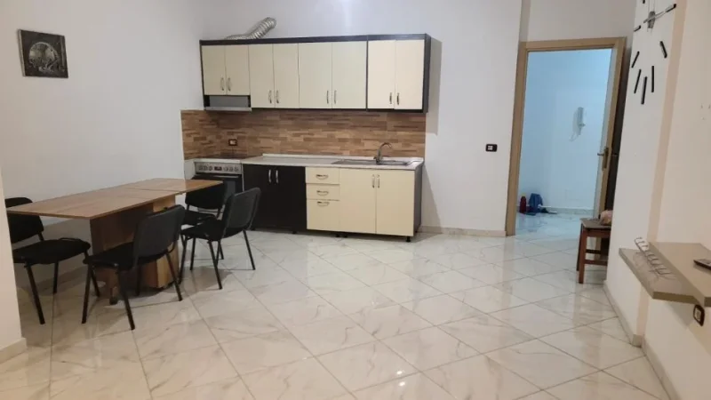 Tirane, jepet me qera apartament 1+1+Ballkon Kati 1, 90 m² 350 € (Astir)