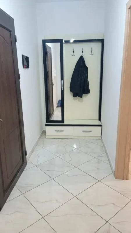 Tirane, jepet me qera apartament 1+1+Ballkon Kati 1, 90 m² 350 € (Astir)