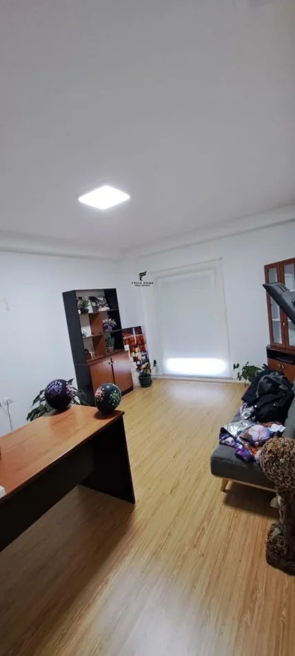 Tirane, jepet me qera apartament 2+1 Kati 4, 65 m² 550 € (stacioni i trenit)