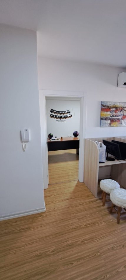 Tirane, jepet me qera apartament 2+1 Kati 4, 65 m² 550 € (stacioni i trenit)