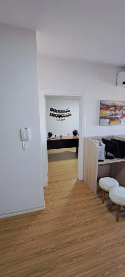 Tirane, jepet me qera apartament 2+1 Kati 4, 65 m² 550 € (stacioni i trenit)