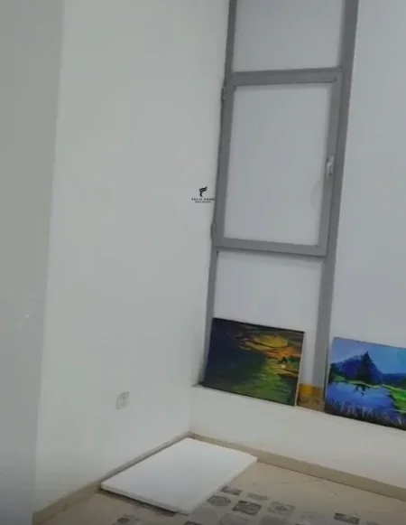 Tirane, jepet me qera zyre , 57 m² 550 € (ASTIR)