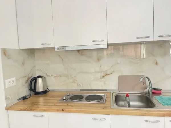 Tirane, jepet me qera apartament 2+1+Ballkon Kati 1, 80 m² 550 € (ASTIR)