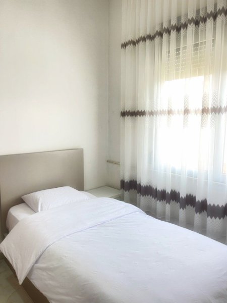 Tirane, jepet me qera apartament 2+1+Ballkon Kati 1, 80 m² 550 € (ASTIR)
