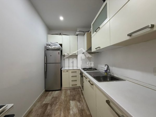 Tirane, jepet me qera ambjent biznesi Kati 4, 92 m² 950 € (RRUGA E “BARRIKADAVE”, PRANË GJIMNAZIT “SAMI FRASHËRI”)