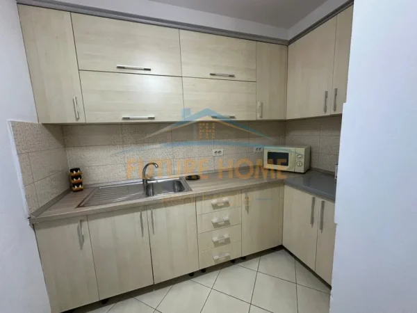Tirane, jepet me qera apartament 1+1 Kati 6, 60 m² 500 € 
