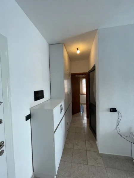 Tirane, jepet me qera apartament 1+1+Ballkon Kati 9, 75 m² 400 € (Astir)
