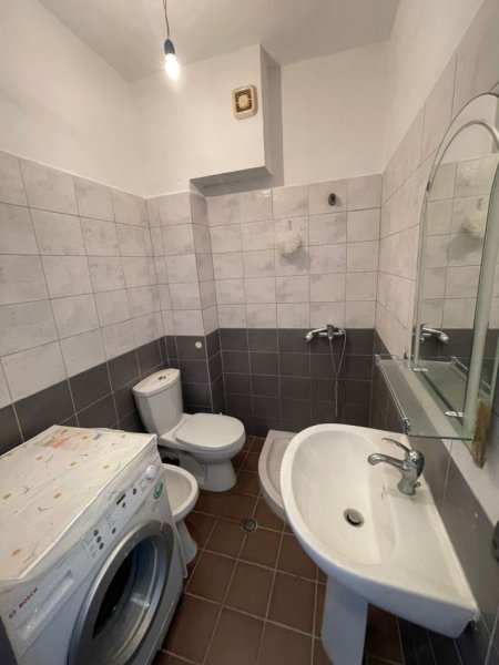 Tirane, jepet me qera apartament 1+1+Ballkon Kati 9, 75 m² 400 € (Astir)