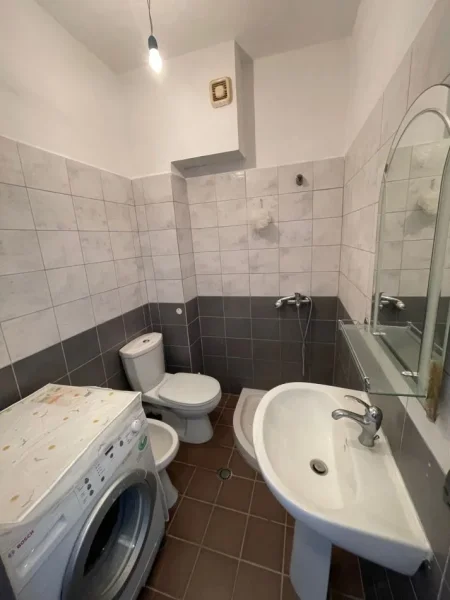 Tirane, jepet me qera apartament 1+1+Ballkon Kati 9, 75 m² 400 € (Astir)