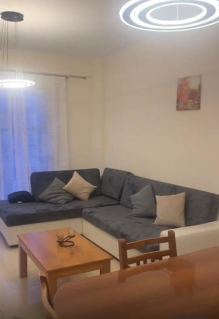 Tirane, jepet me qera apartament 1+1+Ballkon Kati 1, 80 m² 700 € (RRUGA ELBASANIT)