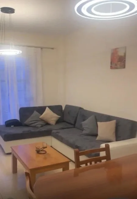 Tirane, jepet me qera apartament 1+1+Ballkon Kati 1, 80 m² 700 € (RRUGA ELBASANIT)