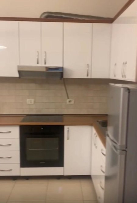 Tirane, jepet me qera apartament 1+1+Ballkon Kati 1, 80 m² 700 € (RRUGA ELBASANIT)