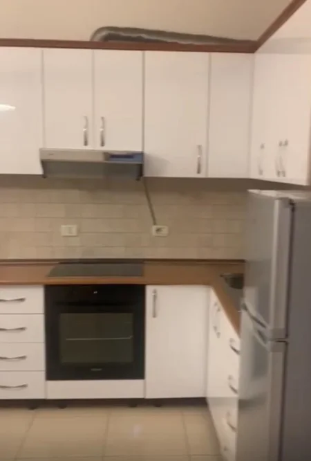 Tirane, jepet me qera apartament 1+1+Ballkon Kati 1, 80 m² 700 € (RRUGA ELBASANIT)