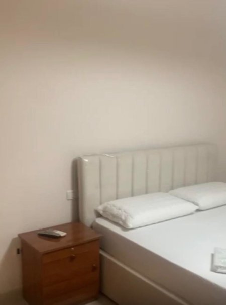 Tirane, jepet me qera apartament 1+1+Ballkon Kati 1, 80 m² 700 € (RRUGA ELBASANIT)