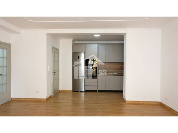 Tirane, jepet me qera apartament 2+1+Ballkon Kati 9, 106 m² 1.200 € (NË QENDER TË ZONES SË BLLOKUT)