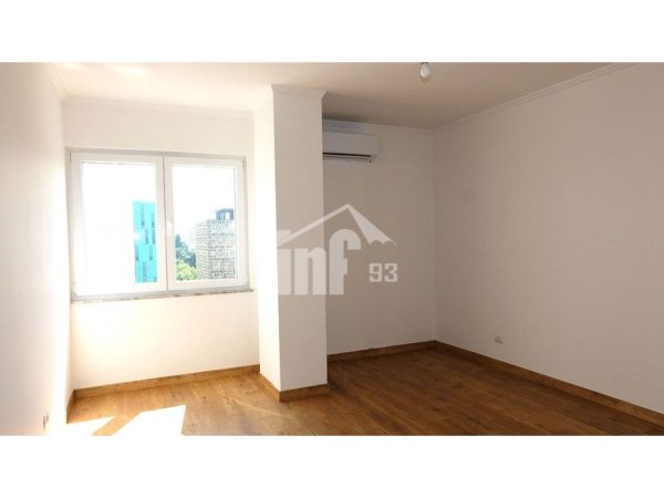 Tirane, jepet me qera apartament 2+1+Ballkon Kati 9, 106 m² 1.200 € (NË QENDER TË ZONES SË BLLOKUT)