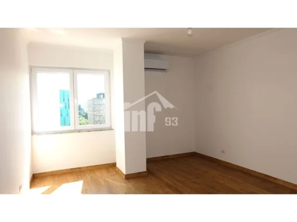 Tirane, jepet me qera apartament 2+1+Ballkon Kati 9, 106 m² 1.200 € (NË QENDER TË ZONES SË BLLOKUT)