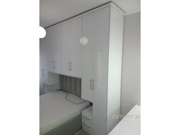 Tirane, jepet me qera apartament 2+1 Kati 7, 96 m² 570 € 