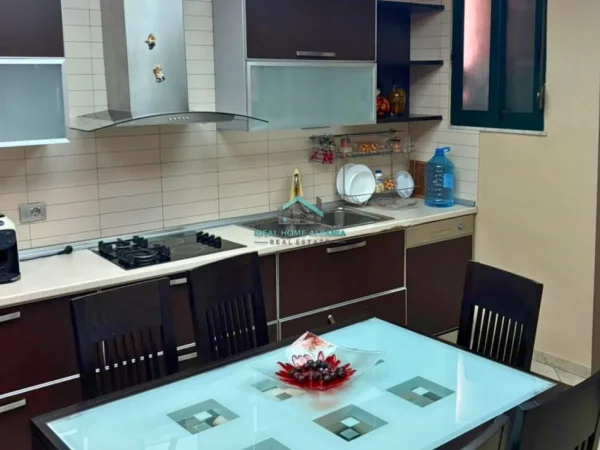 Vlore, jepet me qera apartament 2+1 Kati 5, 80 m² 500 € (VLORE)