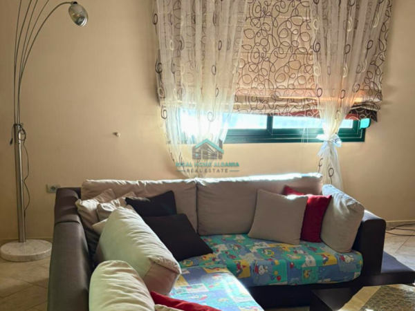 Vlore, jepet me qera apartament 2+1 Kati 5, 80 m² 500 € (VLORE)
