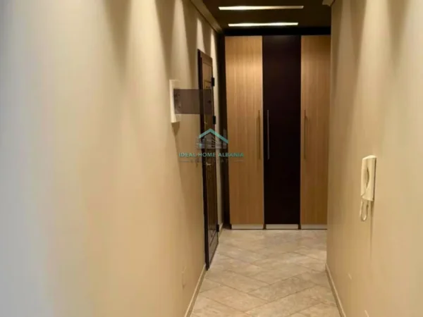 Vlore, jepet me qera apartament 2+1 Kati 5, 80 m² 500 € (VLORE)