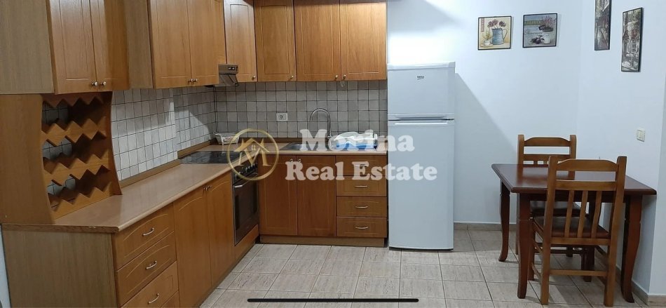 Tirane, jepet me qera apartament 1+1 Kati 3, 70 m² 600 € (Qender)
