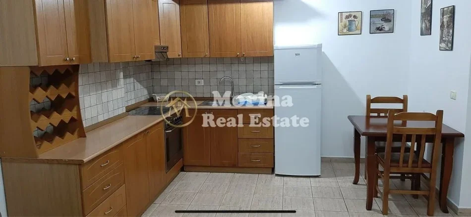 Tirane, jepet me qera apartament 1+1 Kati 3, 70 m² 600 € (Qender)