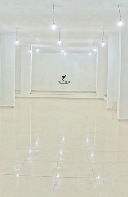 Tirane, jepet me qera dyqan Kati 0, 130 m² 1.300 € (MEDRESEJA)