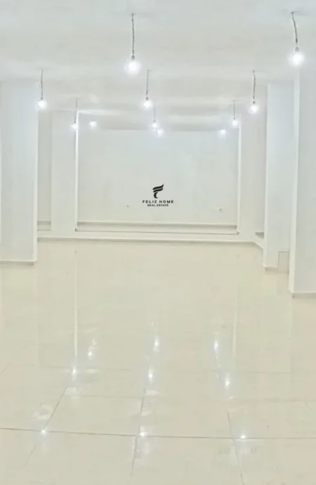 Tirane, jepet me qera dyqan Kati 0, 130 m² 1.300 € (MEDRESEJA)