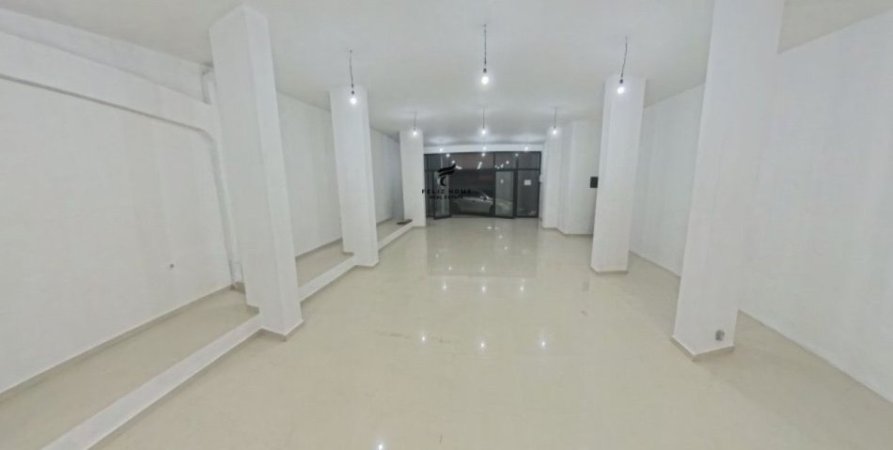 Tirane, jepet me qera dyqan Kati 0, 130 m² 1.300 € (MEDRESEJA)