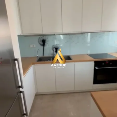 Tirane, jepet me qera apartament 3+1+Ballkon Kati 6, 155 m² 1.500 € (prokop mima)