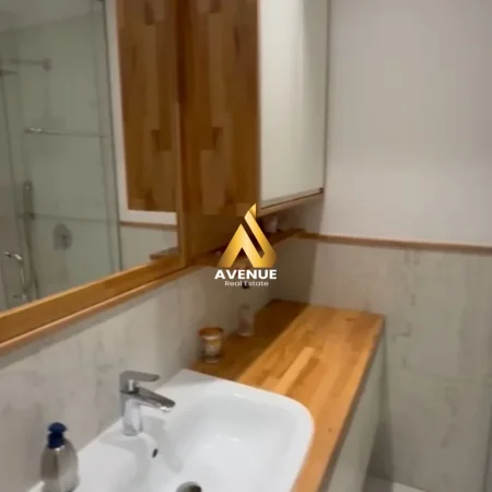 Tirane, jepet me qera apartament 3+1+Ballkon Kati 6, 155 m² 1.500 € (prokop mima)