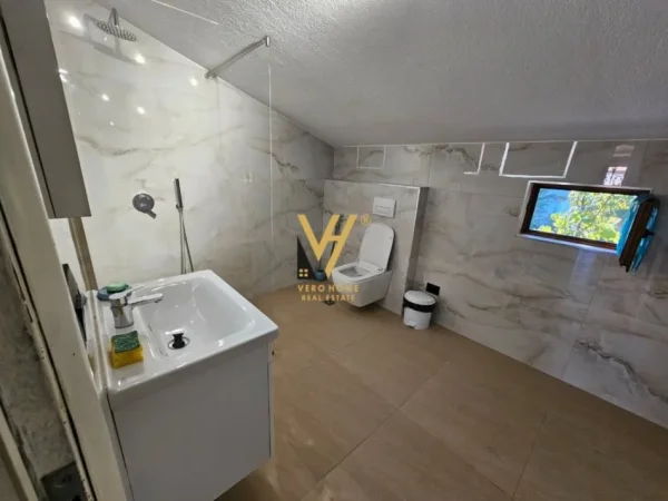 Tirane, jepet me qera apartament 3+1+Ballkon Kati 3, 110 m² 800 € (VILAT GJERMANE)